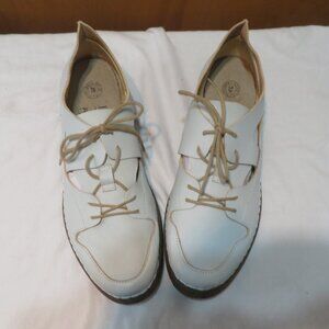 PO-ZU Jules Off-White Cutout Wedge Sneakers Size 8.5